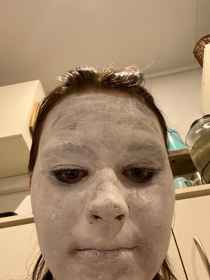 DNSH_25's tweet photo. Así me siento ahorita que estoy haciéndome mi skincare https://t.co/dcKsIFnqdX