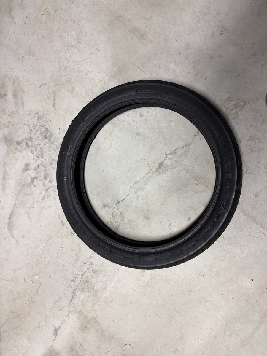 NOSHIRO456's tweet photo. ダンロップのカブキ19インチ
新品だけど3年くらいたってる
フラットダートに使おうと思ったがならず
5000 https://t.co/B17NqgO8XC