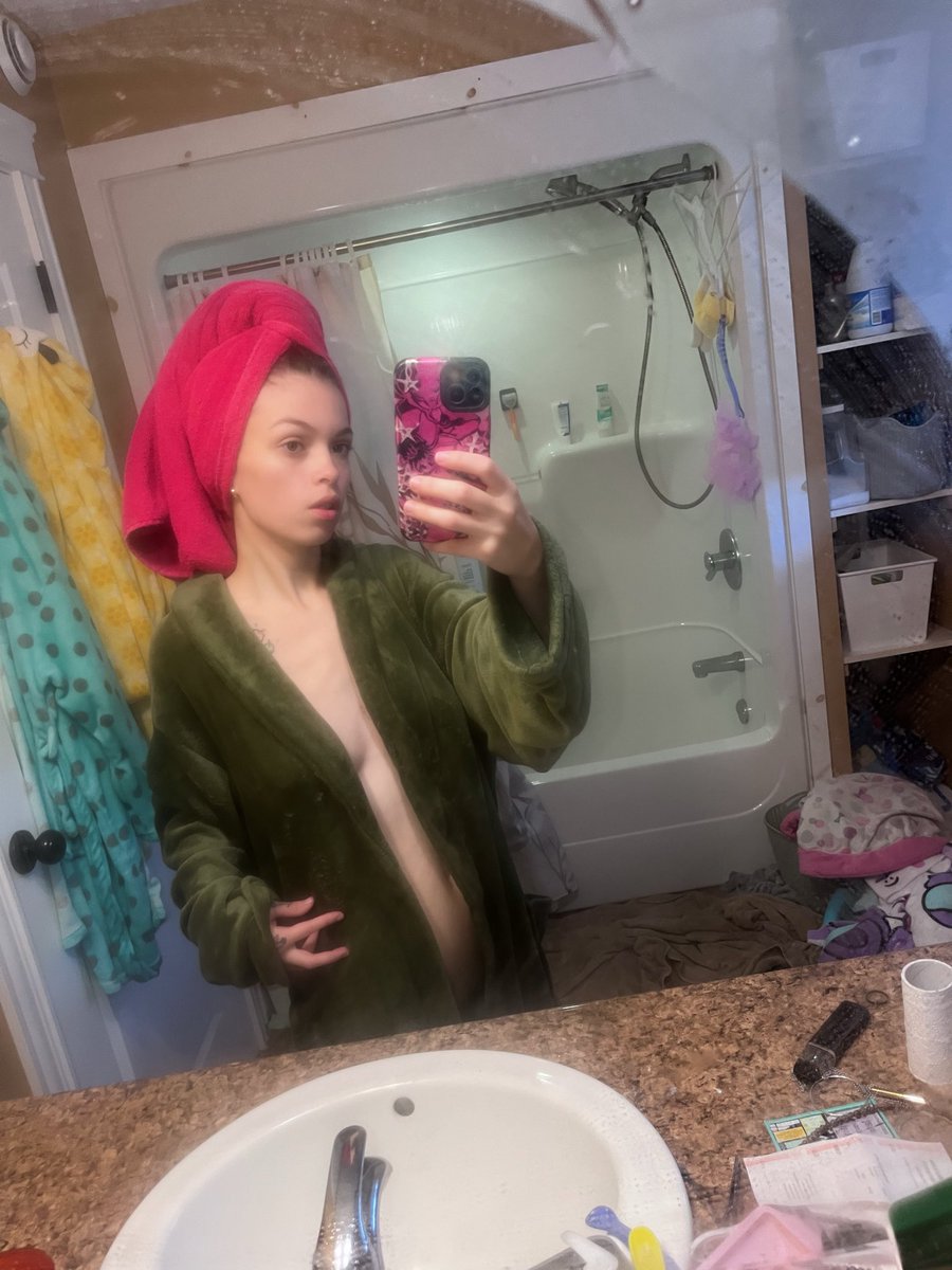 cookieewx4r's tweet photo. subscribe to my only fans to watch me pop a titty🥴😈 link in my bio! https://t.co/G5TQuOhYJn