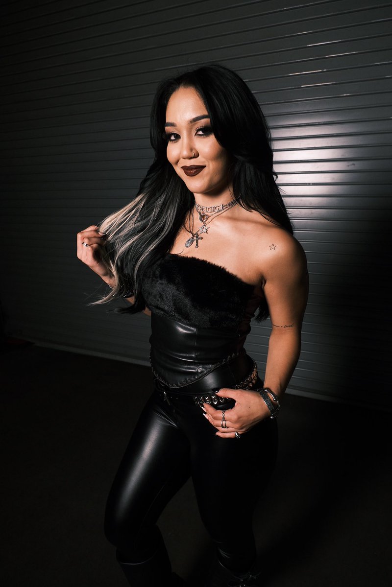 roxanne_wwe's tweet photo. Inevitable looks good on me ☆ https://t.co/DmUHLR6jjX