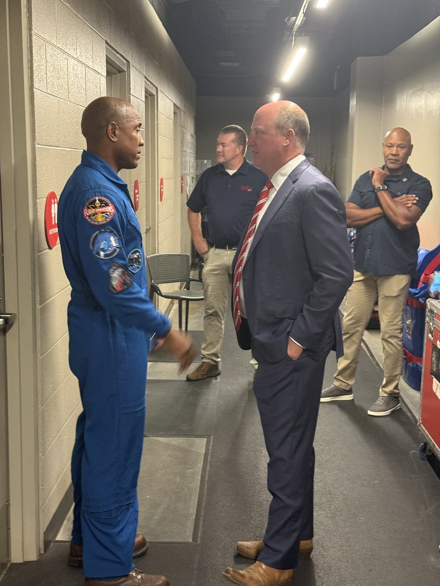willainsworthAL's tweet photo. It was an incredible honor to meet the Artemis II astronauts and welcome them to Alabama’s Rocket City as we celebrate their historic achievement.

This mission is also a testament to Alabama’s leadership in aerospace. From the hardworking men and women who helped build the technology to the world-class companies that support our space program, Alabama played a critical role in making Artemis II possible.

Proud of our state, proud of the Rocket City, and proud that Alabama continues to lead America into the next frontier.