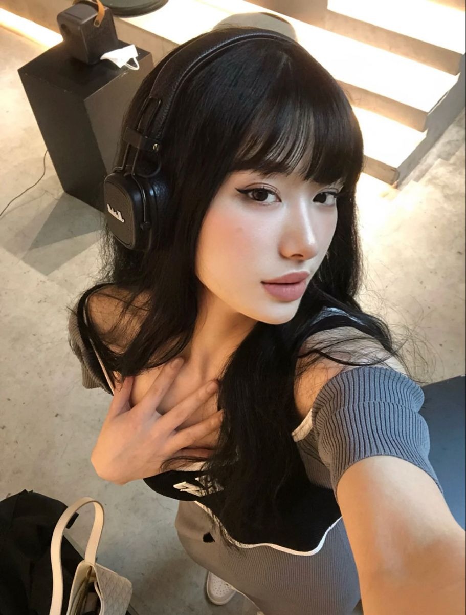HaFaurrietiq's tweet photo. #xuhuong #fyp #hoahau #đibộ #catwalk video 2025. https://t.co/51VUw9DAUZ