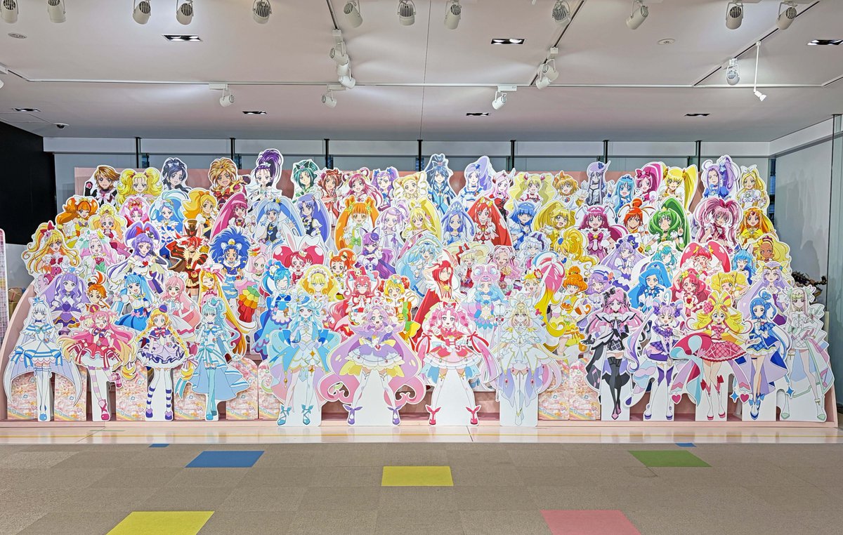 TA_museum's tweet photo. 【＃TAMU情報】本日9/1(火)より、プリキュアオールスターズフォトスポットに「キュアアルカナ」が登場🤍ピロティ窓ガラスのシルエットシールやぬいぐるみ展示にも登場しています✨ぜひ会いに来てくださいね❣️＃たんプリ ＃precure https://t.co/ULIcFhak4q