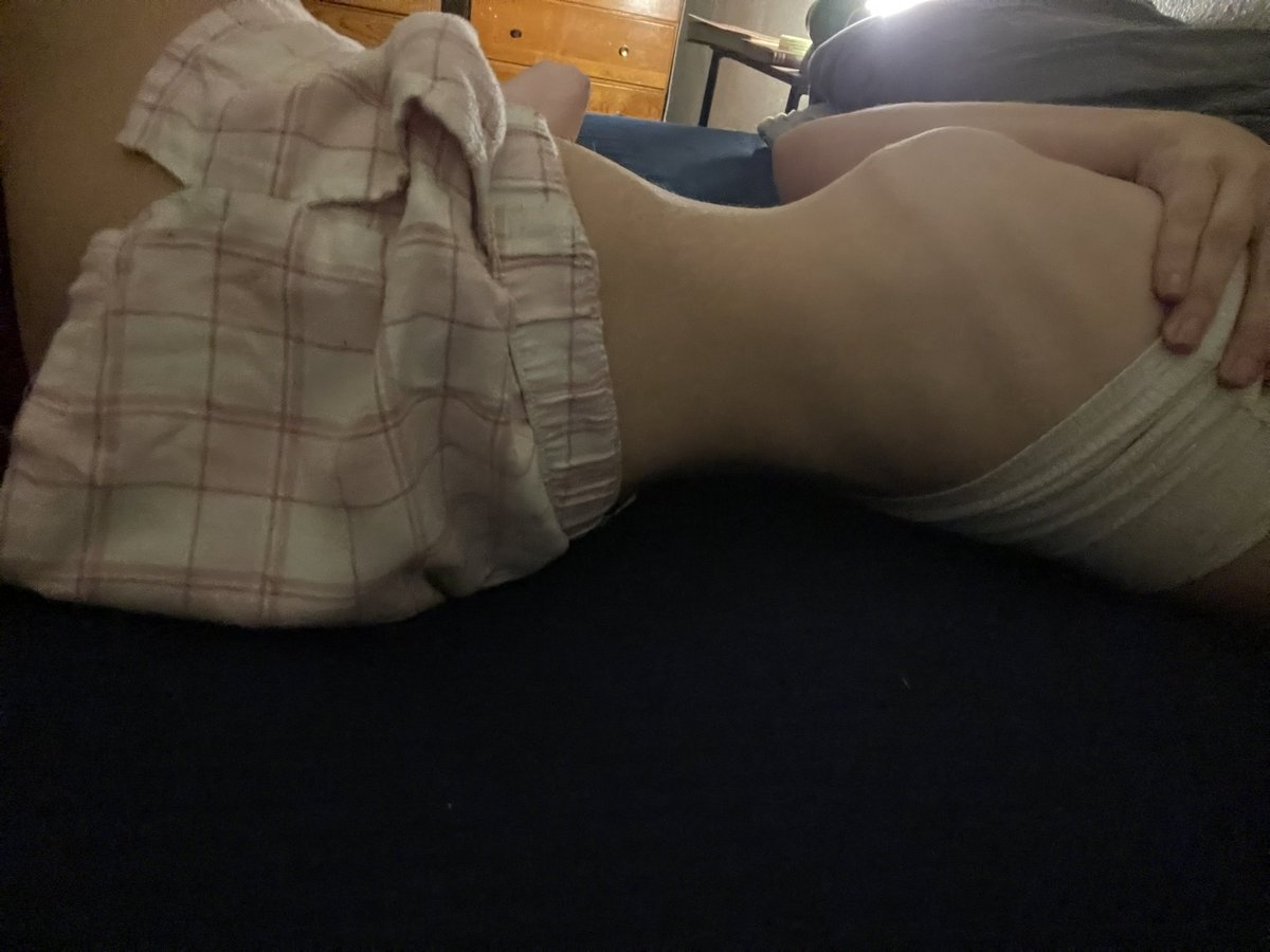 dexangel1's tweet photo. bc (IN HIS BED?!?) https://t.co/zVG7JmmFoX