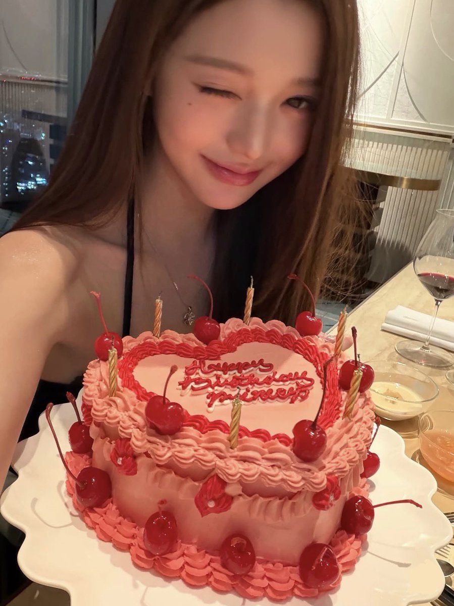 MapleMemes_ca's tweet photo. ウォニョンお誕生日おめでとうございます🎉🎉🎂
いつも憧れと幸せを届けてくれてありがとう😭💖💖💖これからもずっと応援します‼️
#wonyoung 
#誕生日 
#biglove https://t.co/8hD6mMXdsl