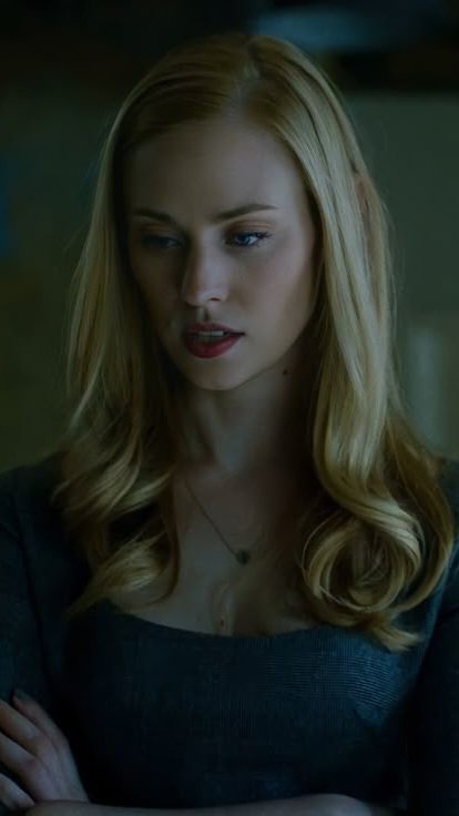 giocatty's tweet photo. When she’s a beautiful, funny, intelligent, strong, fearless journalist who’s a little reckless and steals all the spotlight from the show, then she’s definitely going to steal my heart https://t.co/3JOWO6ObpH