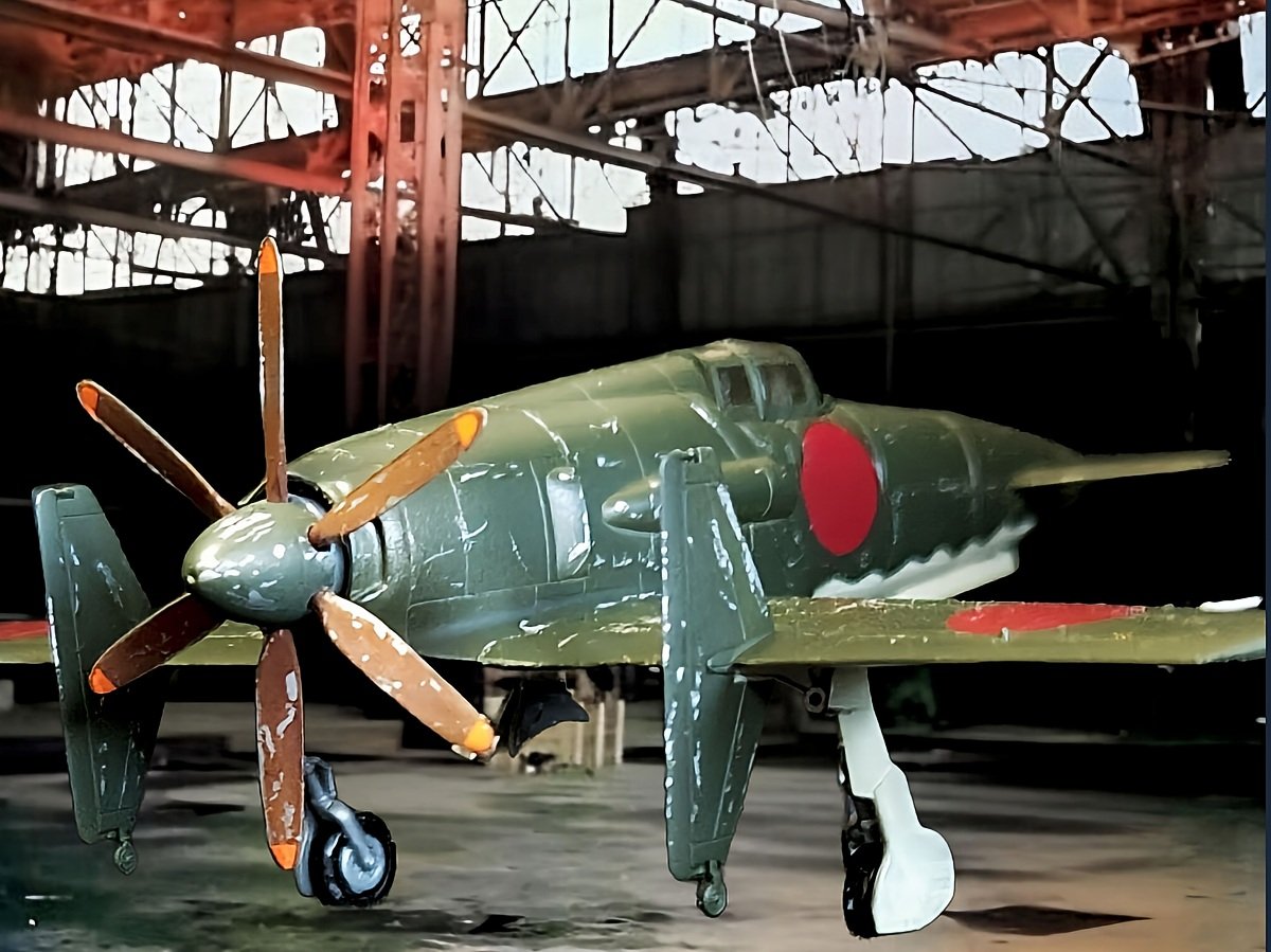watapapa45's tweet photo. 前翼型局地戦闘機『震電』J7W

デジラマ3枚（1/72・1/48）とモットリング迷彩機のジオラマ1枚（1/48）ハセガワ https://t.co/7KaICDs6tP