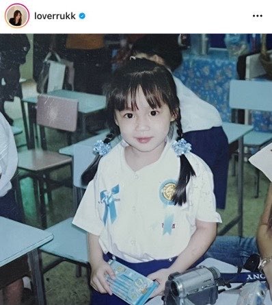 wawaawaaa_'s tweet photo. คือ เพิ่งทราบว่า บิวกิ้น กับ เลิฟรัก 
เรียนโรงเรียน อนุบาลเดียวกันหรือนี่ https://t.co/4L4HVtQAmH