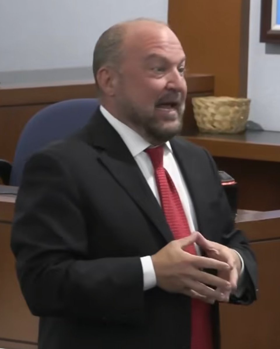 MmisterNobody's tweet photo. One of the lawyers during the Tupac trial today.

What do you notice? https://t.co/QKsFMTIoId
