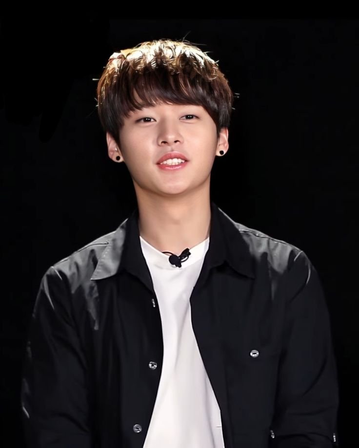 hammochijeekies's tweet photo. This lil guy 😭🥺🤏 was courting Hannie 🐿 trainee days 🥹🤏🤏 with his MOM'S credit card 💳🥹😭💔 https://t.co/oNmOx7F5l8
