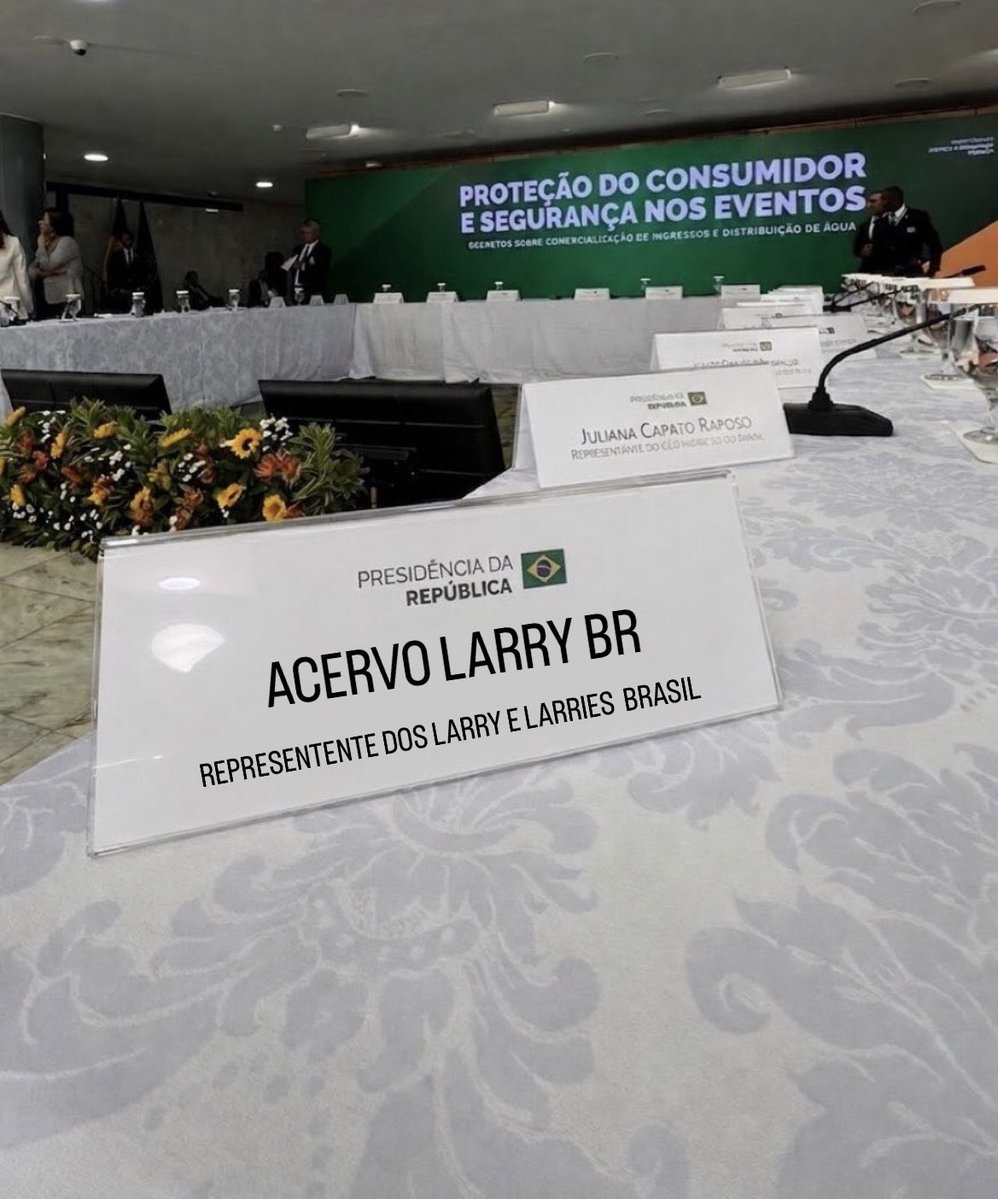 acervolarrybr's tweet photo. heury stailes e luiz tomlinson muito bem representados por aqui https://t.co/jLt0LCbrMw