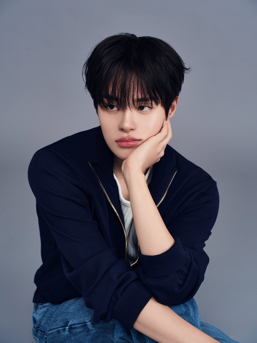 LEEDAEHWI_offcl's tweet photo. 이대휘 LEE DAE HWI 
NEW OFFICIAL PROFILE #2

#이대휘 #LEEDAEHWI https://t.co/gQvJnBXAnL