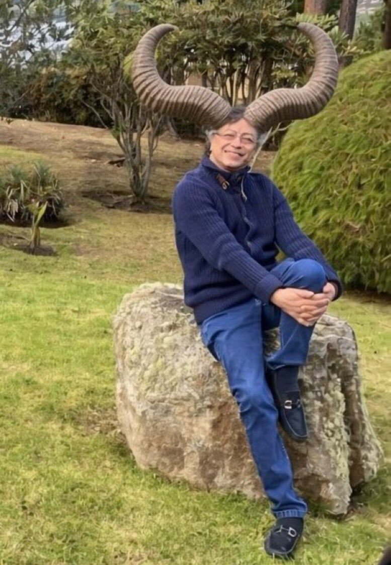 edg317479's tweet photo. @emiliolagos1 ex presidente mejor más cachooon criminal...HAMPON... https://t.co/lUTm2RYMse