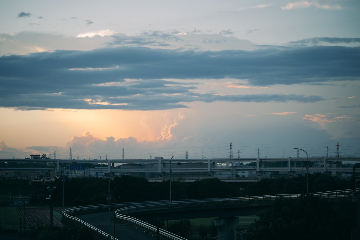 imari33_photo's tweet photo. 夏の夕暮れ空。 https://t.co/1XAXf7gfRB
