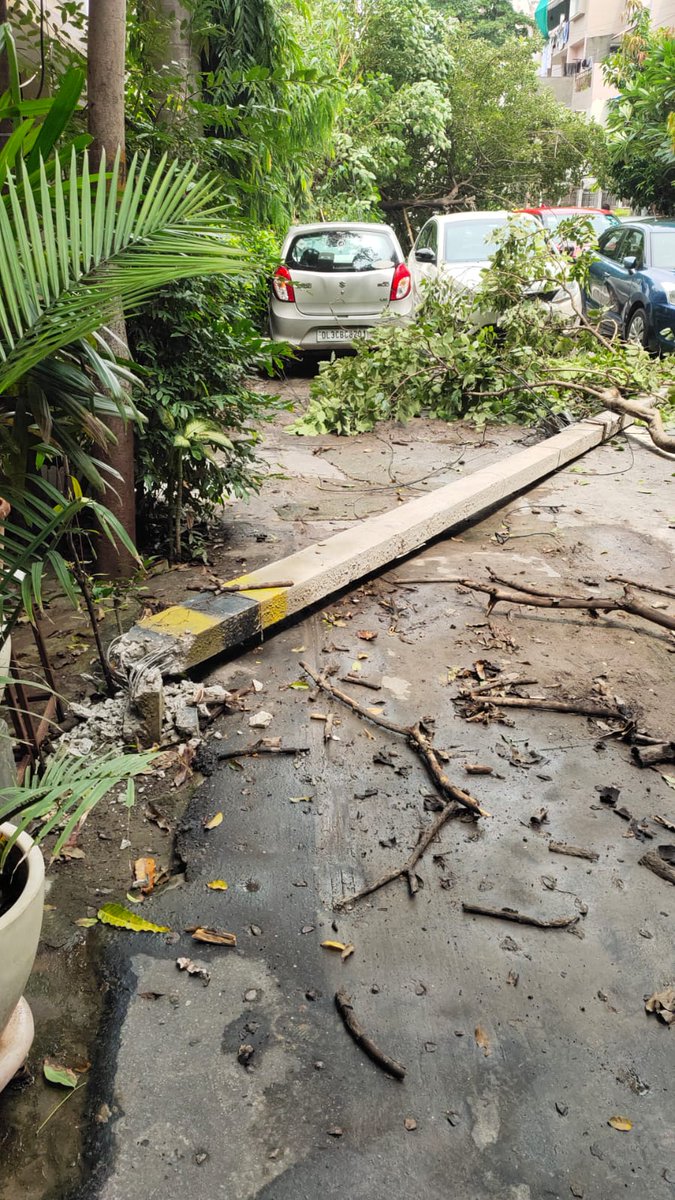 bipinseepoo's tweet photo. @MCD_Delhi @bsesdelhi @dcshahsouth @CMODelhi @gupta_rekha this electric pole is lying for the last one week, MCD and BSES persons contacted , putting hat on each other's head.
It is blocking the walkway......
Block 167-A ,Pocket IV, Mayur Vihar Phase 1, Delhi-91 https://t.co/4nP3NRz2Wl