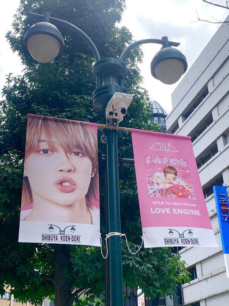 iskoaz's tweet photo. LOVE ENG!NE M!lk 🩷💛💙🤍❤️ in渋谷 https://t.co/8aY6YQbN5d