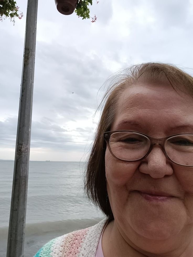 Margareets22's tweet photo. Why can’t I find someone real in this app ? 
Chat me if you’re real https://t.co/JkbbQWR1Oy