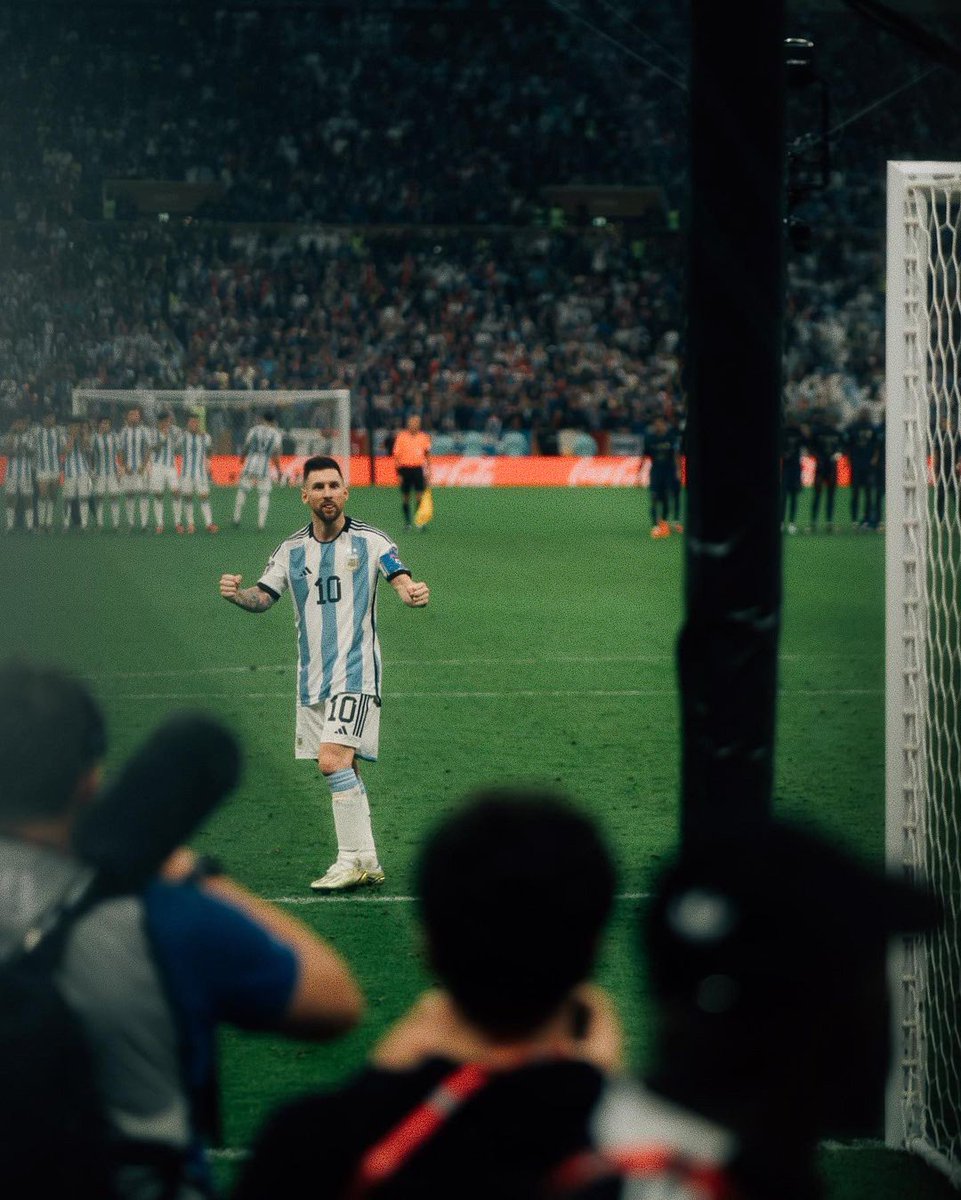 standusoff's tweet photo. They asked you to wear Maradona's boots and play like they were slippers. They identified Argentina with Messi and crucified you for every single defeat. They held a gun to your head called the World Cup and kept firing and firing. Yet you took it all and gave us back ten fold 💌 https://t.co/ZiPmCHfPSO