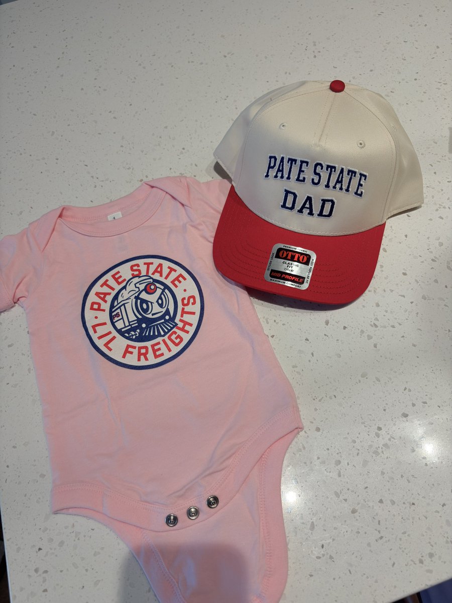 its_wiseedits's tweet photo. @JoshPateCFB Fits laid out for an event of this magnitude. 

EJ has been on Earth 1 month &amp; her non-noon résumé already matches mine #GoBucks https://t.co/TFMYlOyEyx