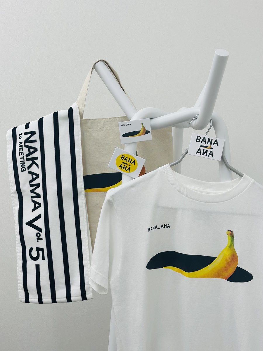 bana_ana_2026's tweet photo. 🍌#バナ穴 映画オフィシャルグッズ🍌

本日、明日大阪にて開催される
NAKAMA to MEETING Vol.5 の会場で
オフィシャルグッズが販売中です✨
これが手に入れられる最後の機会🔥
ぜひ、ゲットしてください！

#NAKAMAtoMEETING_vol5 #新しい地図 https://t.co/h0xeOhPcEz