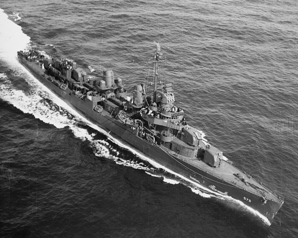 greatfleet1945's tweet photo. おはようございマスタング！
写真は駆逐艦　マッキー（USS McKee DD-575） https://t.co/7oNiQgpDuj