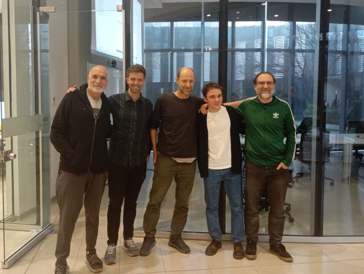 SEDLab_ICC's tweet photo. Felicitaciones a Antonio Paco Santos, quien hoy defendió su tesis de Licenciatura en Ciencias de la Computación titulada "Estrategias algorítmicas de fijación de precios en mercados electrónicos simulados: aprendizaje automático, dinámica competitiva y equilibrio".

Director: Rodrigo Castro (DC-ICC/FCEN-UBA-CONICET), Co-Directores: Juan Pablo Pinasco (DM-IMAS/FCEN-UBA-CONICET) y Martín Harracá (EEyN-UNSAM), Jurados: Esteban Feuerstein (DC-ICC/FCEN-UBA) y Pablo Amster (DM-IMAS/ FCEN-UBA-CONICET).

@ComputacionUBA @icc_uba_conicet @SEDLab_ICC