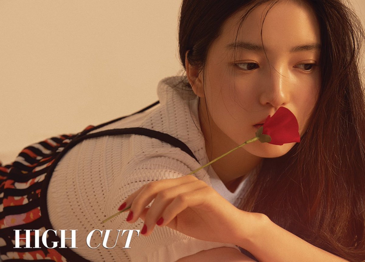 taeriia's tweet photo. #highcut #kimtaeri #김태리 https://t.co/C14a7lvNWH