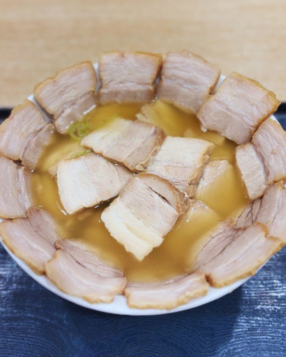 cha_syu_'s tweet photo. ＼今日からスタート／

今日からメガ焼豚祭はじまりました！
焼豚はなんと　24 枚！

「メガわんたんラーメン」もぜひ🙌 https://t.co/U8duQCSfji