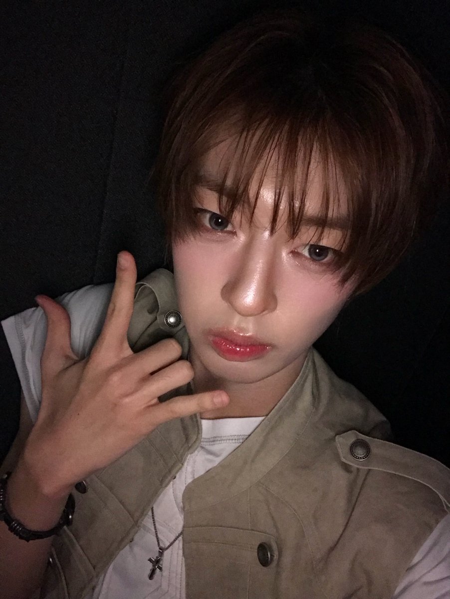 idntt_cosmo's tweet photo. 그러고 보니까 내가 회사에서 조금 독특해 보일 수 있겠다. 너를 너무 좋아하니까.

#idntt #아이덴티티
#itsnotover #조은찬 #choeunchan https://t.co/L1Vs7EwpVO