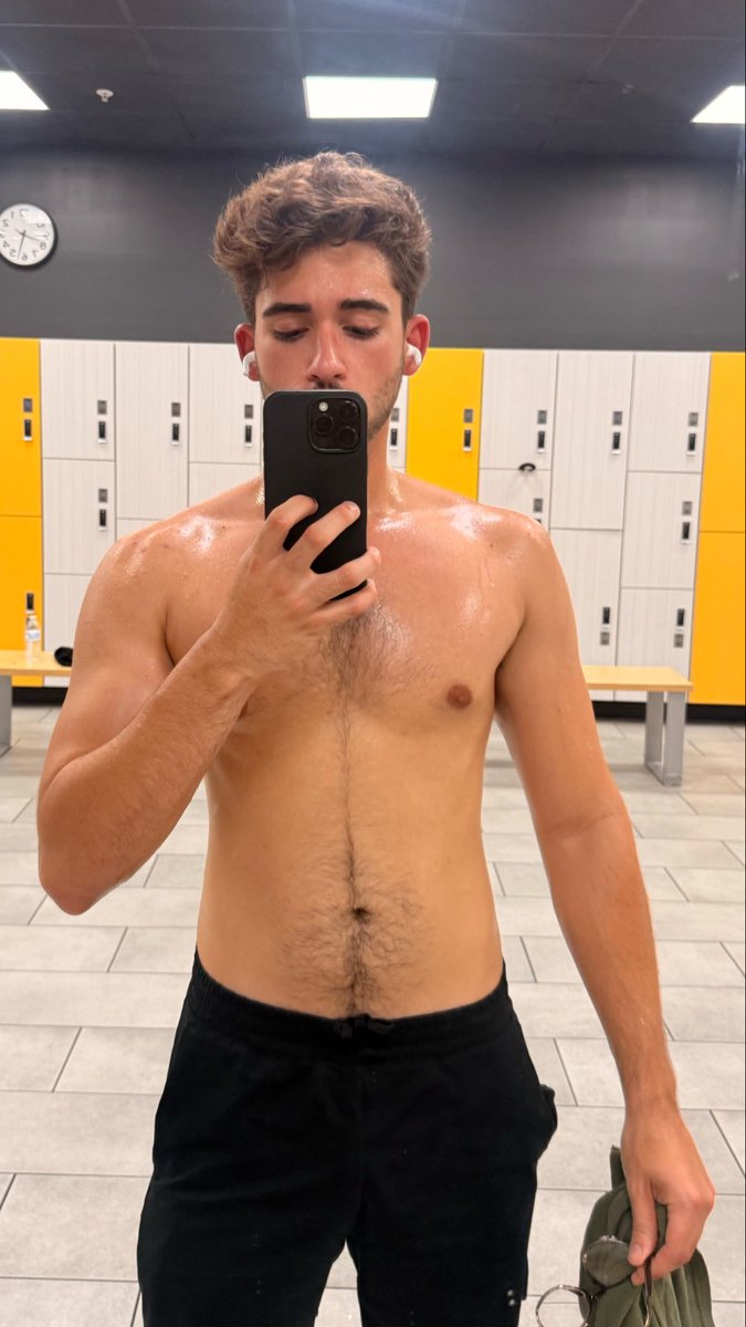 teobarbosaa's tweet photo. sweaty after gym/sauna 🥵😴 https://t.co/ExcBcaFtkV
