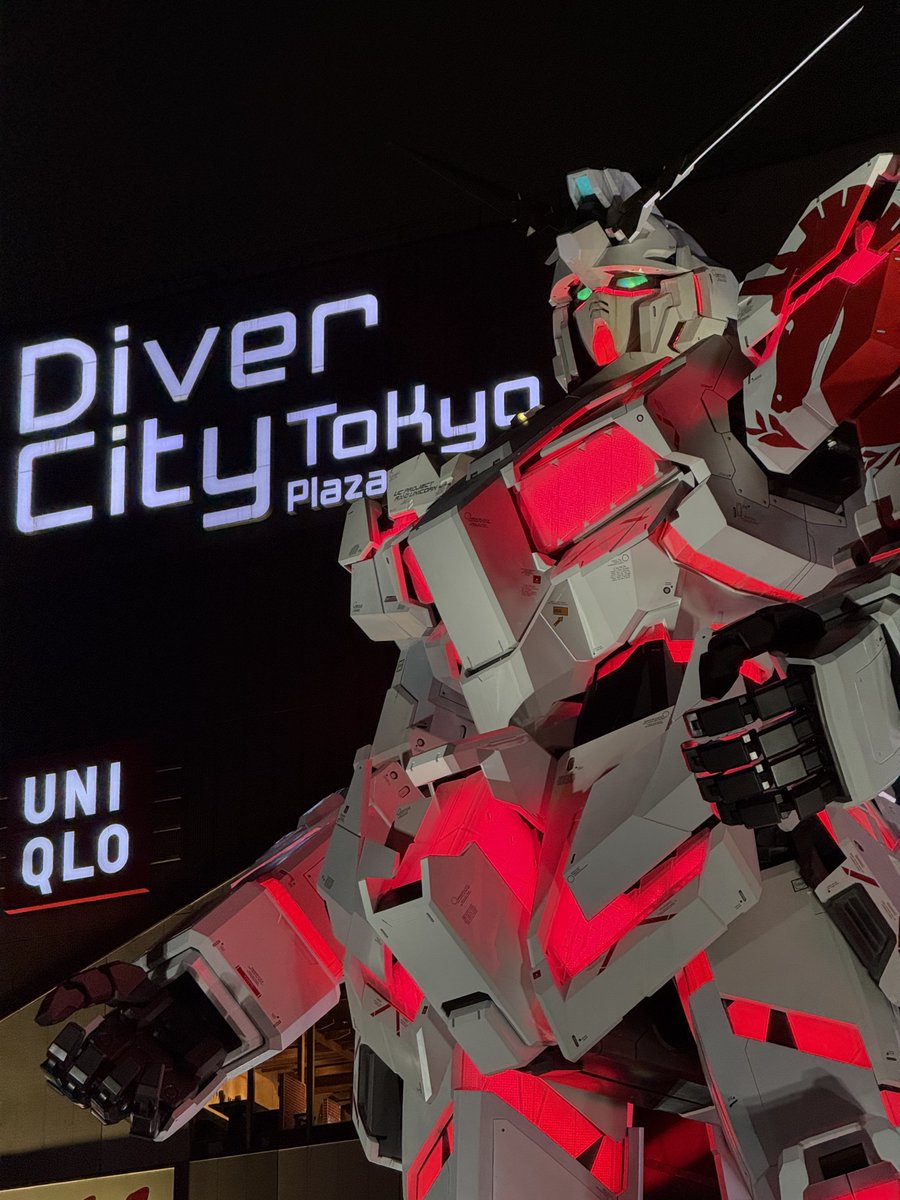 comosan_'s tweet photo. 最後のRX-0 ユニコーンガンダム
22時の消灯時間に素晴らしい演出ありがとう！

#ユニコーンガンダム #ダイバーシティ東京プラザ #RX-0 https://t.co/FzGbs1qsV7