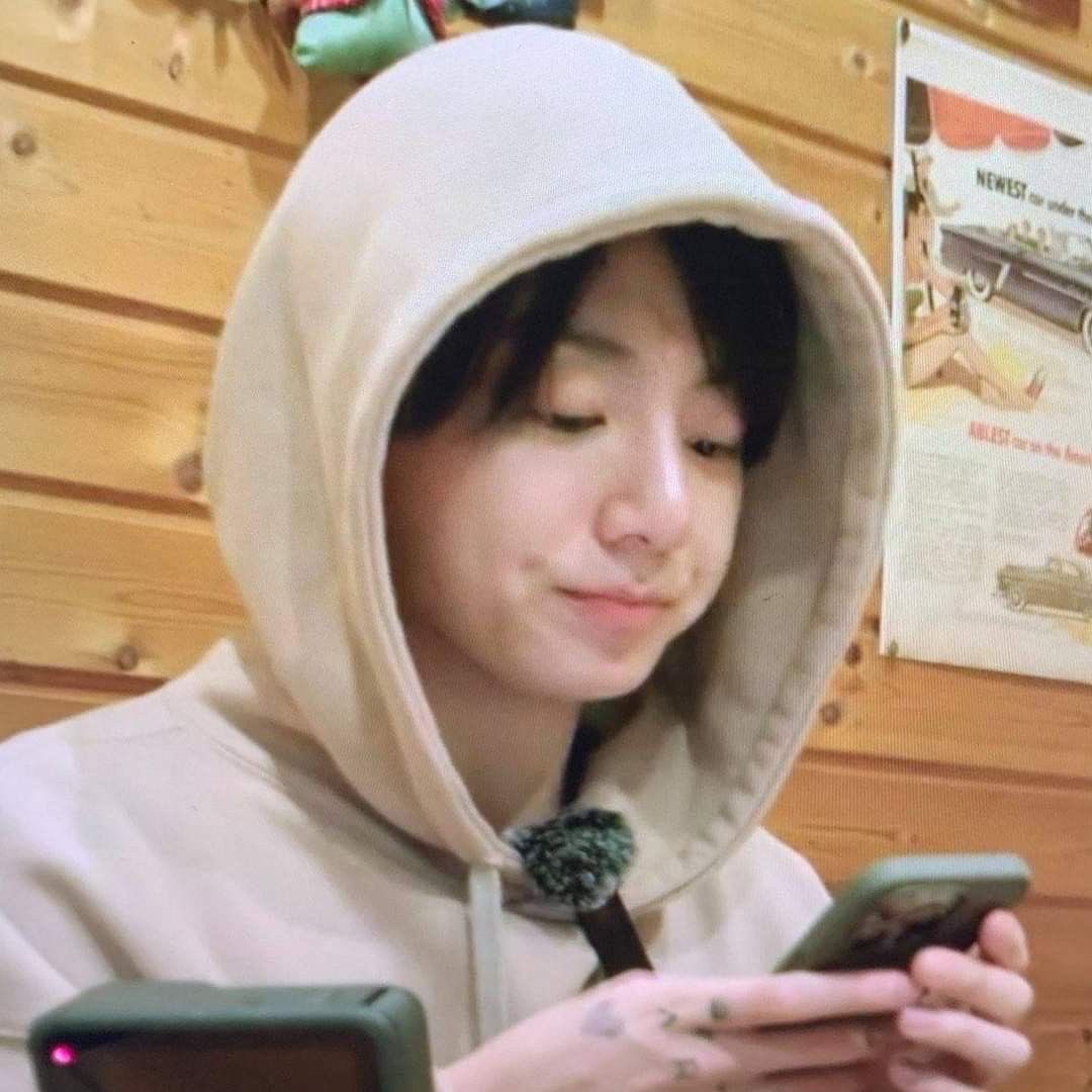macarumly's tweet photo. แจก  50 / 2 คน 🐰🤍

เนื่องจากวันเกิดลูกชาย >< 
สงวนสิทธิ์ให้แค่เฉพาะ อาร์มี่ กับ ฟลว. นะคับ

( rt + เมนชั่นอะไรก้ได้เกี่ยวกับ จองกุก 🫰🏻 ) 
สุ่มวันนี้ 20:00 ค้าบ 🎀🎀🐽🐽 https://t.co/CzuJ1D19jA