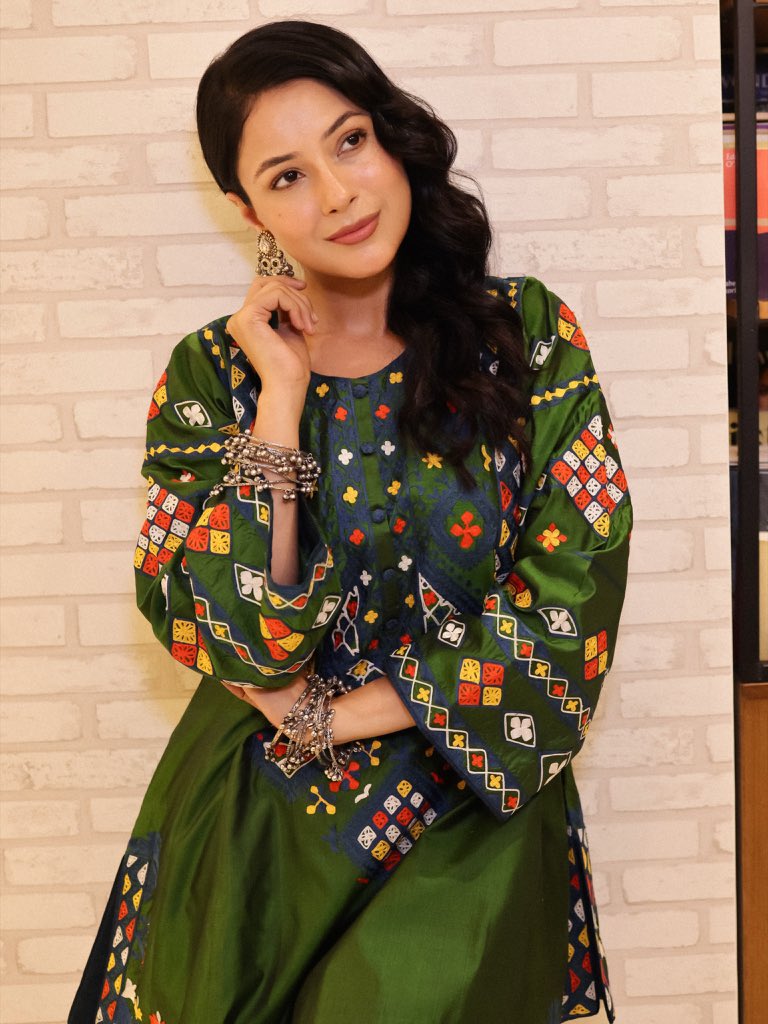 ursniresh's tweet photo. Shehnaaz Gill  latest captivating clicks

#Shehnaaz #ShehnaazGill https://t.co/n4BHfPxQBF
