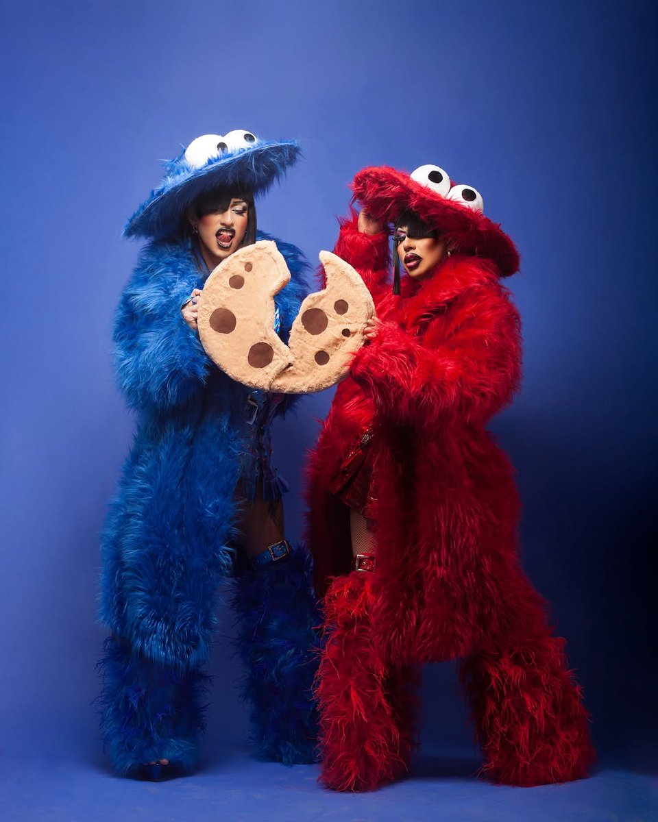Enrickinho's tweet photo. 🔵🔴 THE FAMILY RESEMBLANCE 🔴🔵

Happy to share this photoshoot with my sister, the one and only, the first Mexican RuGirl: @

Photos: @ &amp;
Look:
Wig stylist: https://t.co/GjKByHNaCj