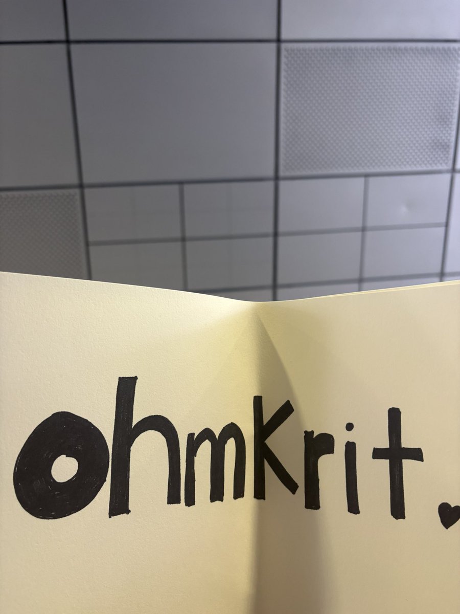 daaa_aoo's tweet photo. 까올리 여자와 옴이의 만남 기다림 🧎‍♀️🧎‍♀️

#ohmkrit @ohmkrit
#seoulfashionweek2027ss https://t.co/PVcfT6IUxs