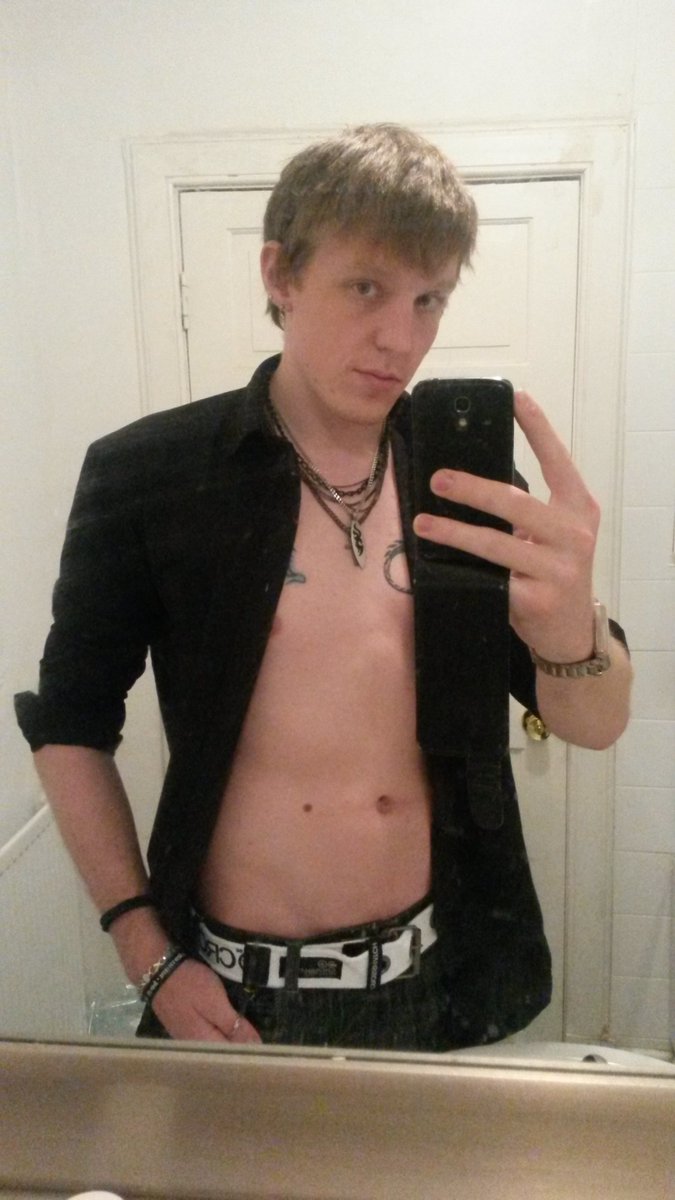 KDStrober's tweet photo. My styles may have differed over the years, but am still the same goofy boi

#selfie #boi #nonbinary #soft #prettyboi #blonde #mirror #jewellery #sfw #poser https://t.co/UQLvMBB8BW