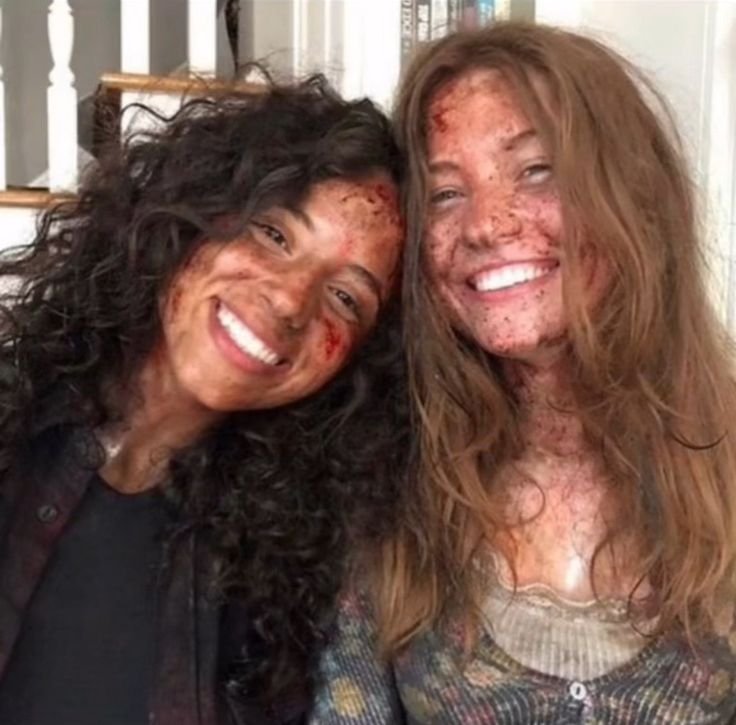 mordiskooo's tweet photo. Cualquiera que sea el nombre del género de ver a lesbianas escapando de un asesino o algo aterrador, ESTOY DENTRO Y NECESITO RECOMENDACIONES, ya me ví Fear Street y Bodies bodies bodies 😗 https://t.co/NckqDKlfr8