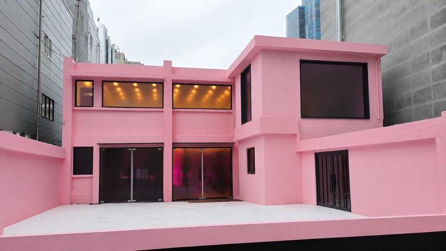 BinderellasShoe's tweet photo. GUYSSS THE #CHANGBINxAUTRY SEOUL POPUP IS COMPLETELY DWAEKKI PINK 😭 https://t.co/c1a8kWzAOz