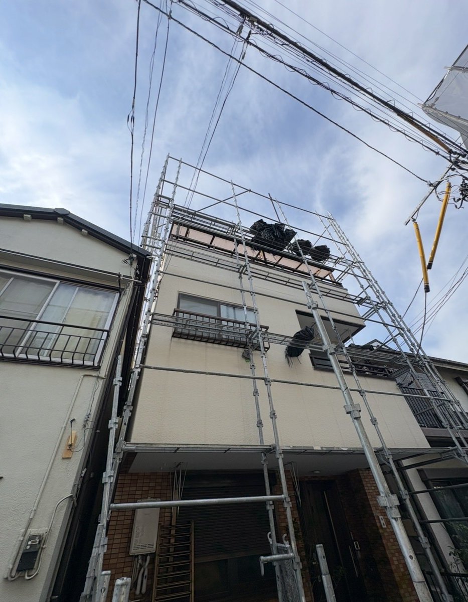 WRenovation's tweet photo. 9月になりましたね。早いものです。
早いものと言えば15年前にご縁があって外壁塗装をしたお宅で改めて外壁塗装をしています。
15年も過ぎたら早いものですね。
#リノベーションダブル
#リフォーム
#外壁塗装
#江東区 https://t.co/XekRqp1xj3