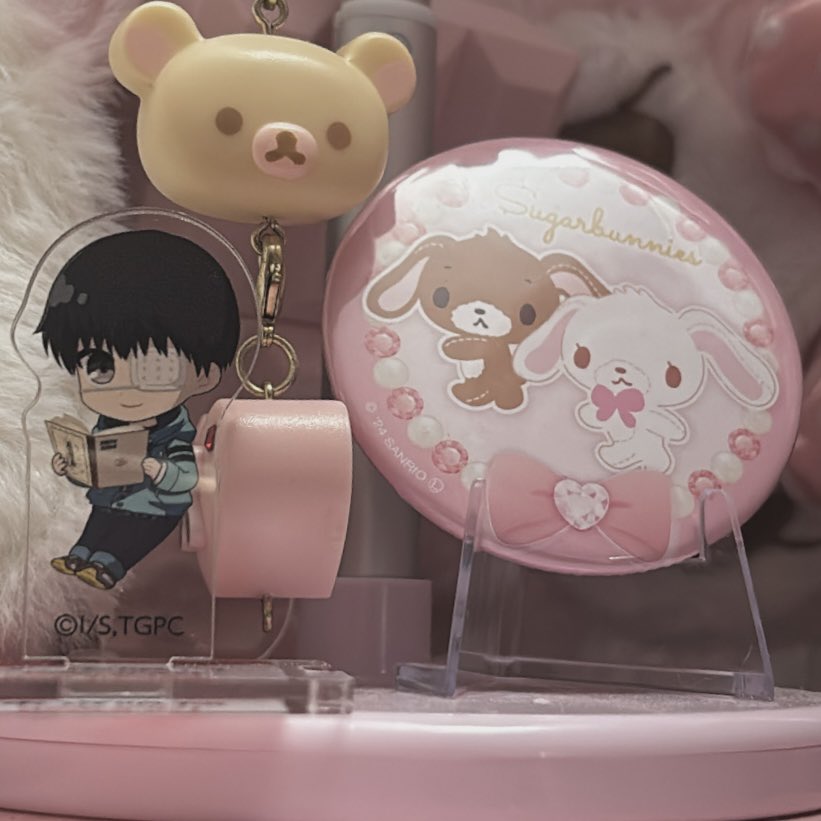 k7guma's tweet photo. this is the smallest acrylic stand i own only 2inches tall, gah .ᐟ ᵔ⤙ᵔ https://t.co/IY00WLFgoB