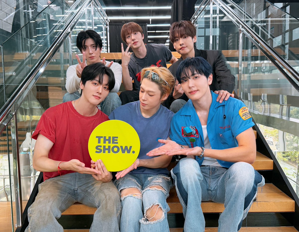 theshow_offcl's tweet photo. 누군가 #SF9 를 위해 번지점프를 할 수 있냐고 물어보면
아 죄송합니다 제가 지병이 있어서요 
엥? 무슨?
SF9 중독이요
하면서 #Without_Wings 한 소절 부르면서 춤추면
보통 진짜 판타지구나 인정들 하드라

▬▬▬.◙.▬▬▬
═▂▄▄▓▄▄▂
◢◤ █▀▀████▄▄▄▄◢◤
█▄ █ █▄ ███▀▀▀▀▀▀▀╬
◥█████◤   사랑하는 사람
══╩══╩═  이름 부르고 하강!
  ╬═╬
  ╬═╬
  ╬═╬
  ╬═╬
  ╬═╬ >-<ㅇ SF9!!!!! 영빈!!! 인성!!! 재윤!!!
  ╬═╬       다원!!!! 휘영!!!! 찬희!!!!
  ╬═╬     
  ╬═╬
  ╬═╬

#더쇼 @SF9official