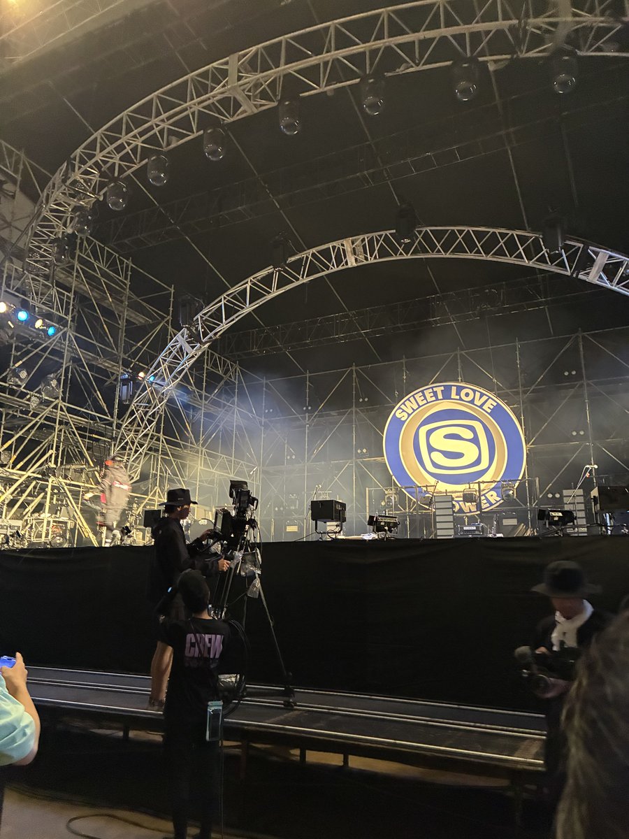 yo_musicaccount's tweet photo. ラブシャ3日目も行きました
しかもVaundyをこの距離で‼️飛ぶ時聞けて良かった〜✨️
マカえんもマイヘアも前方だったし最高のフェスでした https://t.co/lqZHvHWwYL