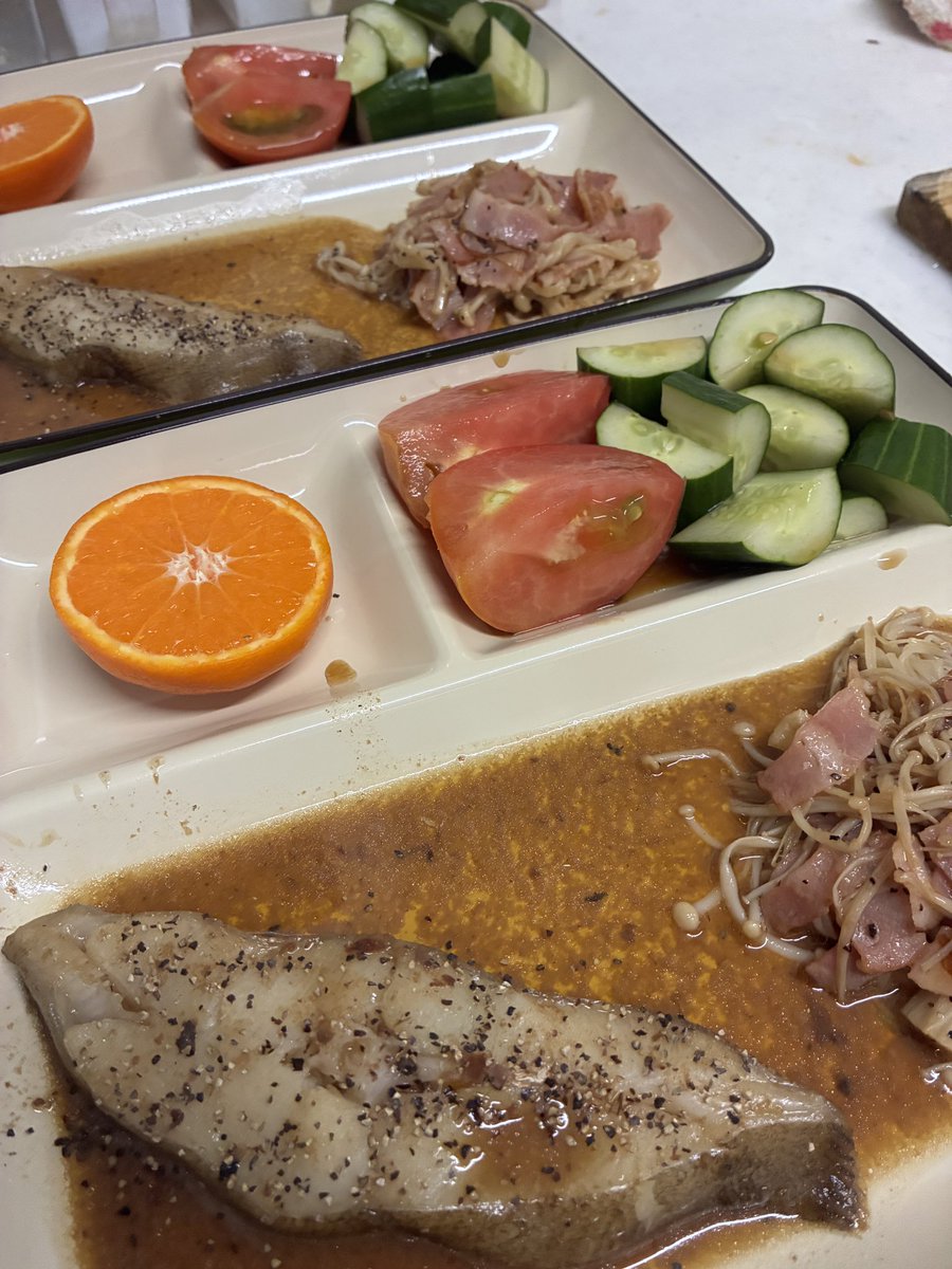 nikustrike's tweet photo. (・肉・)キッチン

カレイの醤油煮ブラペ
えのきとベーコンのバター醤油
トマトときゅうりの冷やし中華ダレ和え
みかん🍊
鶏つくねと野菜の豆乳豚骨白湯スープ https://t.co/7RdbETFZ4K