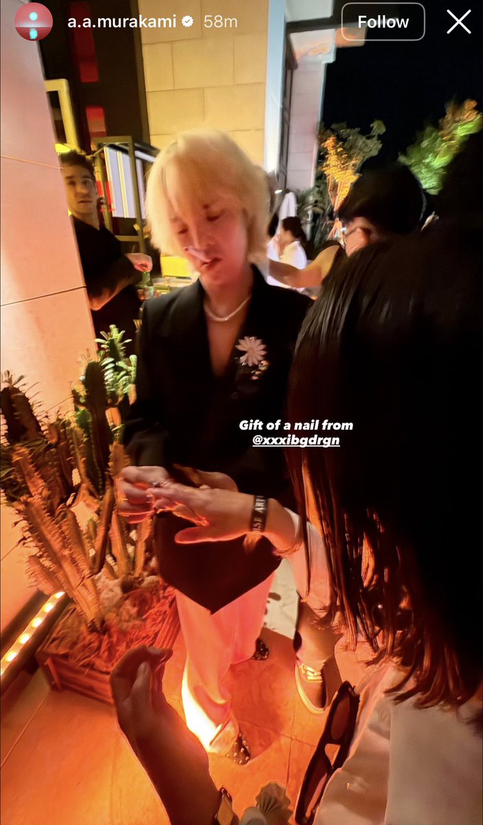 jiyongvamp's tweet photo. Jiyong was gifting his nails to people again 😭 LOL

the cigarette in the mouth is the cherry on top jghjfhjh 💀 https://t.co/9TDyCooeSA