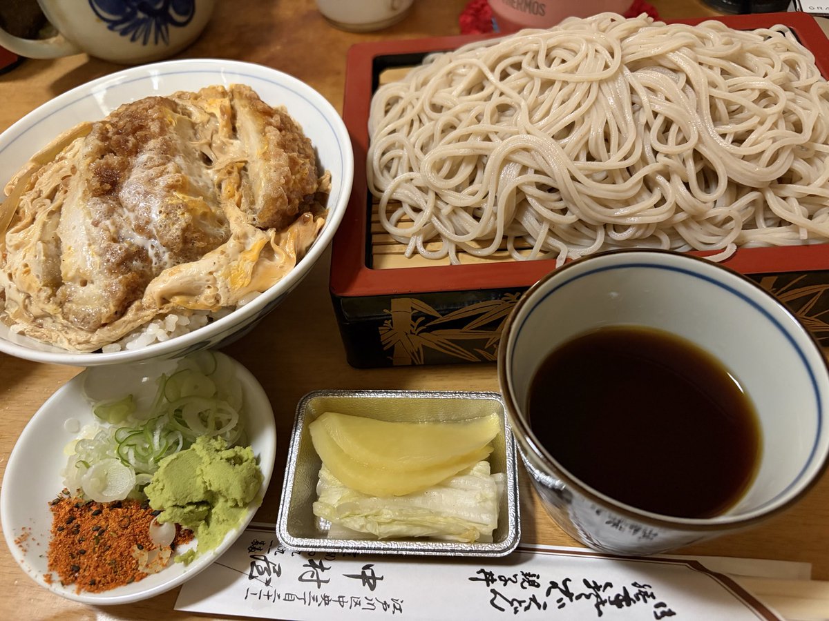 bn_ndd's tweet photo. 今日のランチです☆
ミニかつ丼&amp;もり蕎麦のセットです〜❣️ https://t.co/XQ0tfyuKLR