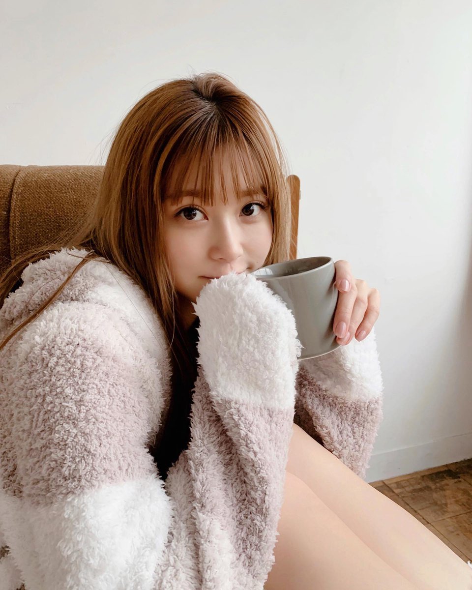 zG8630167's tweet photo. めるるの萌え袖マグカップとか、可愛すぎる
#生見愛瑠 #めるる https://t.co/T5yjqN167t