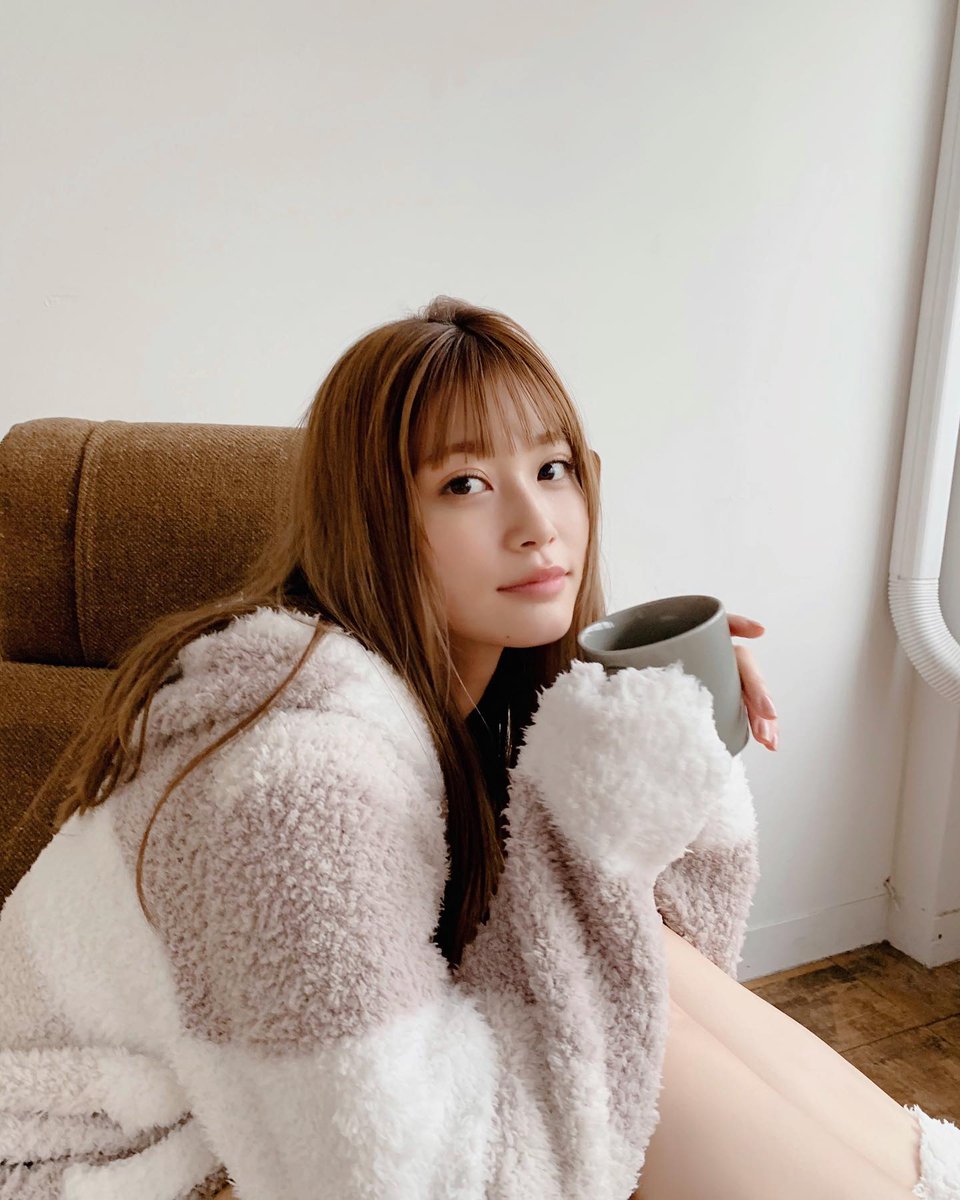 zG8630167's tweet photo. めるるの萌え袖マグカップとか、可愛すぎる
#生見愛瑠 #めるる https://t.co/T5yjqN167t