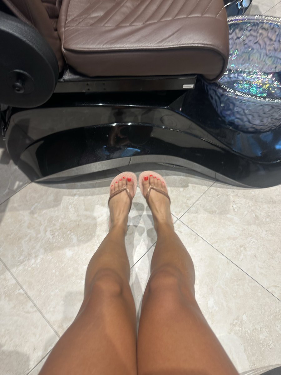 lolaeherrera's tweet photo. relax day🖤 https://t.co/oB7M9ZN752