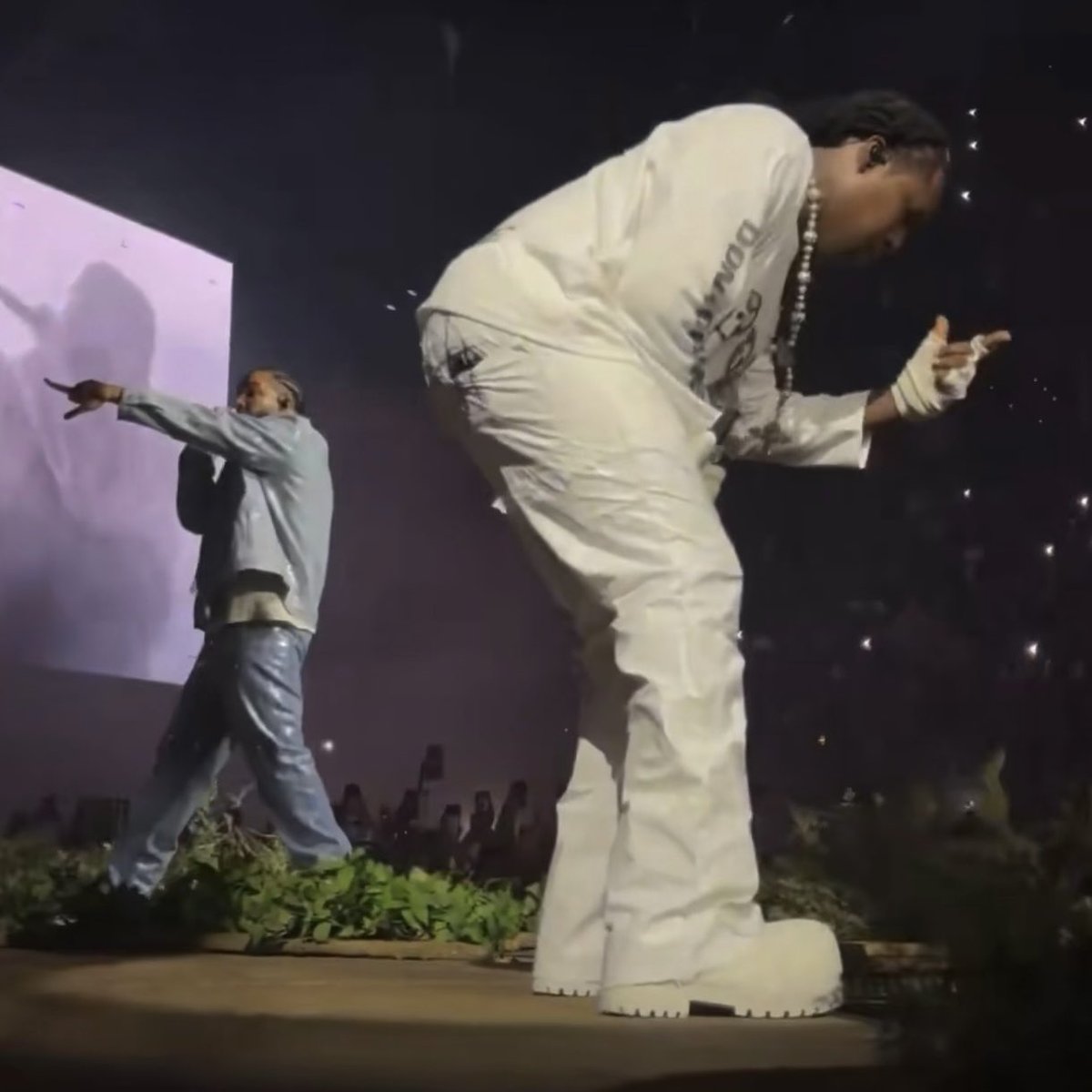 realalmightee's tweet photo. The Don Toliver x Drake collab is inevitable 

2 hottest in the game right now https://t.co/DuiUIahwMv