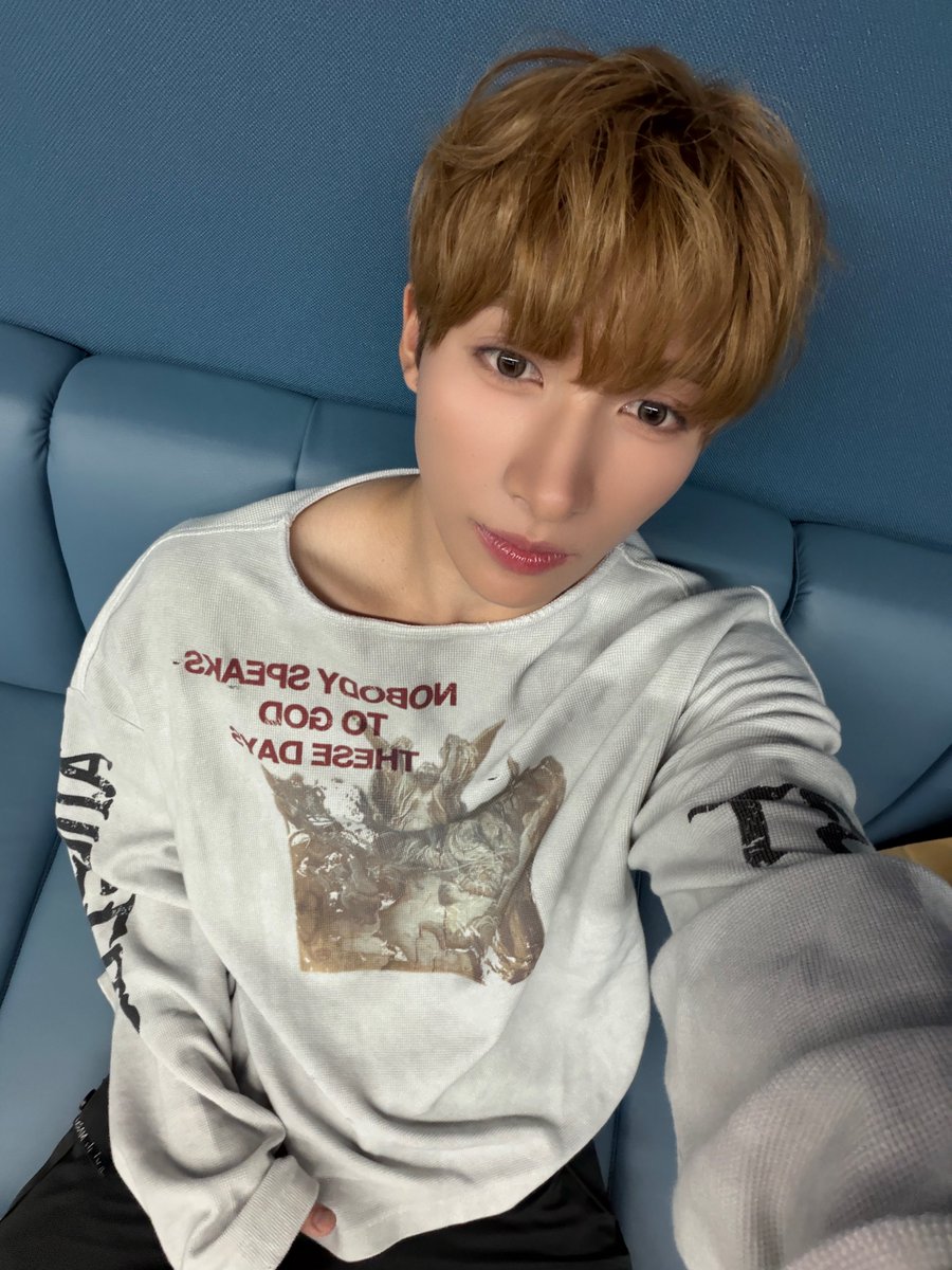 NEXZ_BBL's tweet photo. 🫧🐈‍⬛260901 | 11:50 AM ( KOR )

The day before yesterday, I took some photos because my hair looked cute, and they turned out really beautifulㅋㅋㅋ

*📸x4* https://t.co/747JZWWjkT
